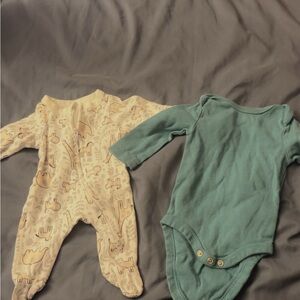 0-3 month old baby clothes (14 items)